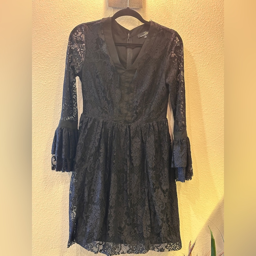 2/$10 or 3/$12 ❤️ Suzanne Betro Black Lace Long Sleeve V-Neck Dress